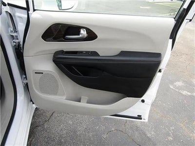 2022 Chrysler Pacifica Limited Front-Wheel Drive Passenger Van