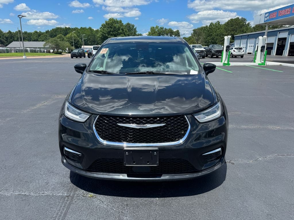 2023 Chrysler Pacifica Touring L's photo