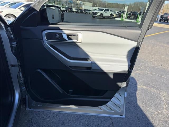 2024 Ford Explorer XLT 4x2