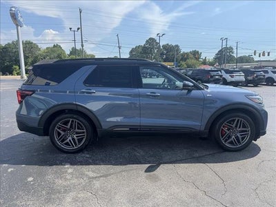 2025 Ford Explorer ST-Line 4x2