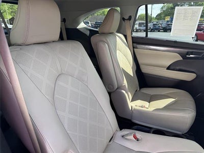 2021 Toyota Highlander Platinum Front-wheel Drive