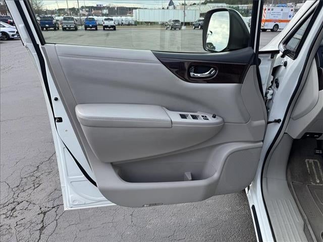 2017 Nissan Quest Base