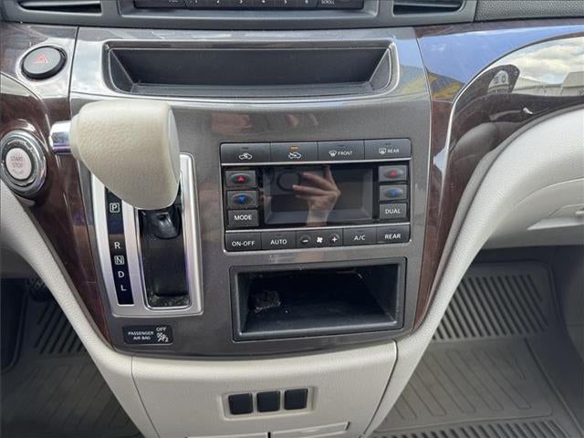 2017 Nissan Quest Base