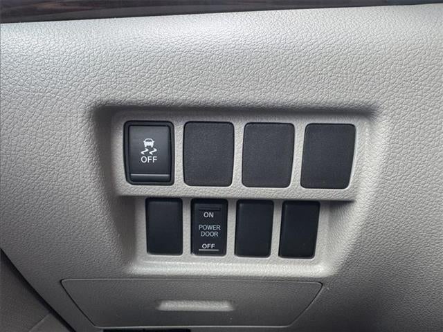 2017 Nissan Quest Base