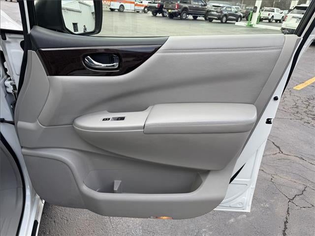 2017 Nissan Quest Base