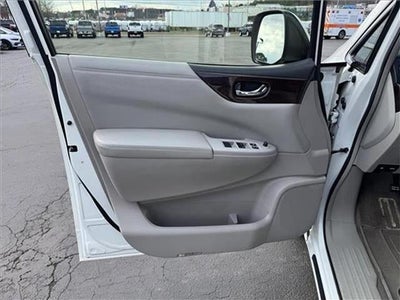 2017 Nissan Quest Base