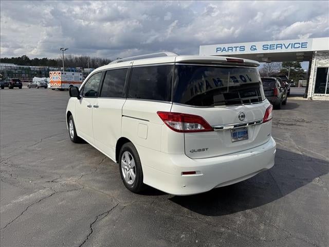 2017 Nissan Quest Base