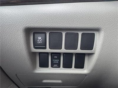 2017 Nissan Quest Base